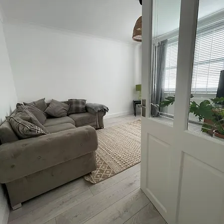 Two Bedroom Ground Floor Apartment With Garden Falkirk Esterno foto