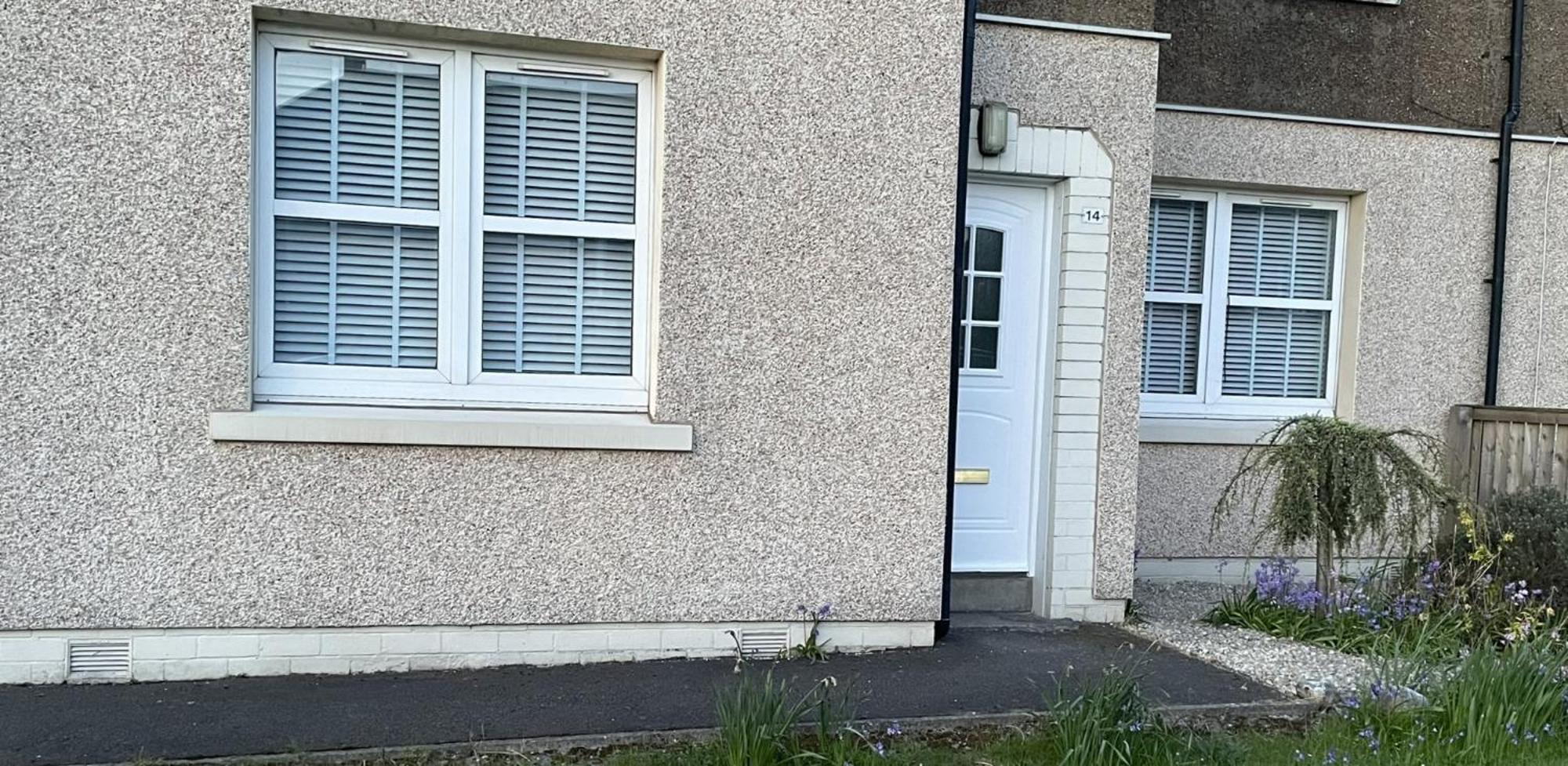 Two Bedroom Ground Floor With Garden Apartment *